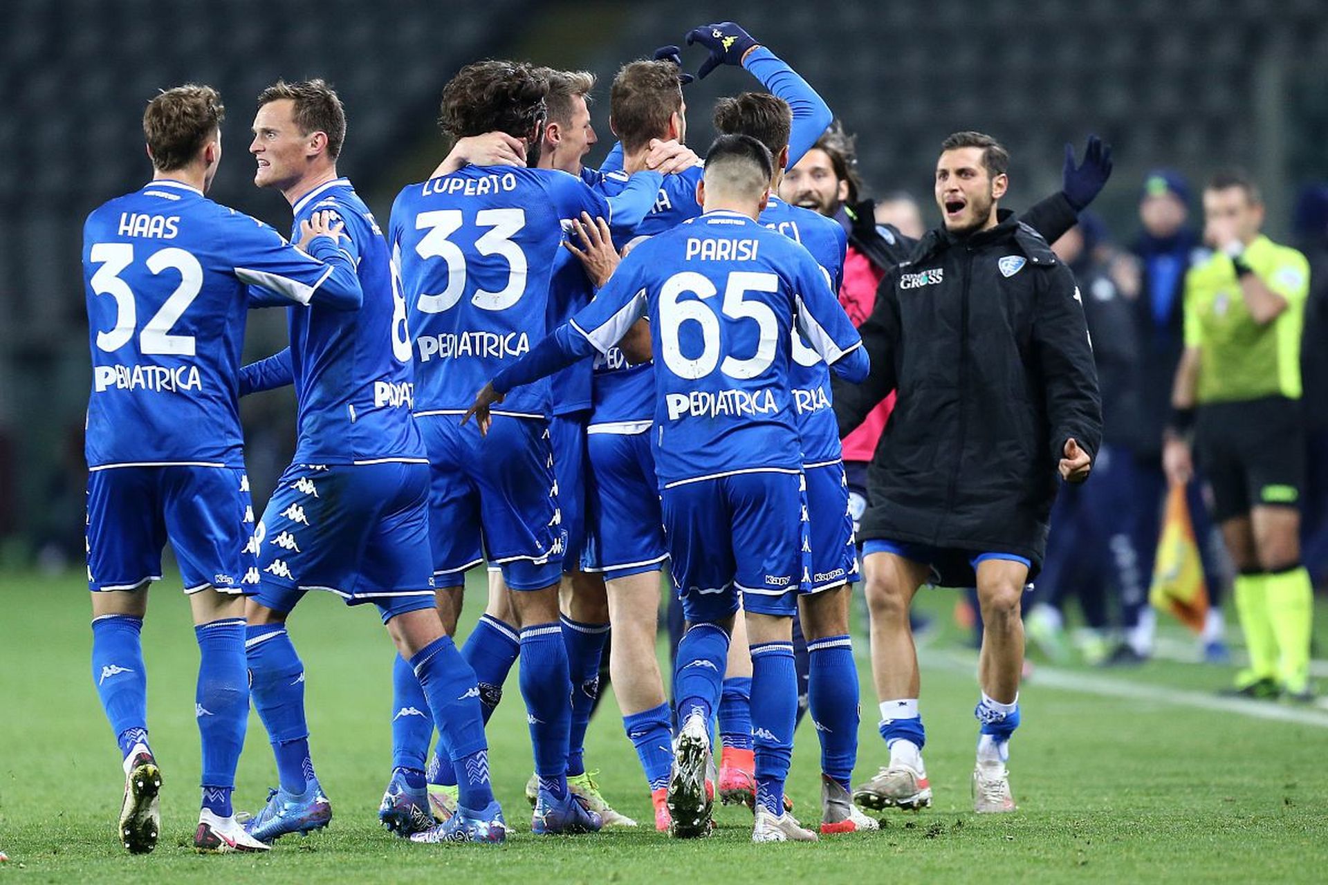 也让主帅斯 也让主帅斯